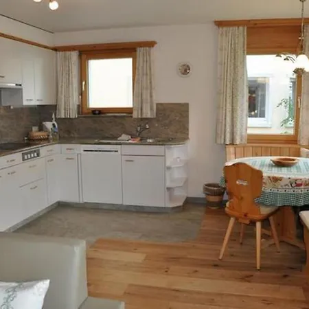 Apartamento Chesa Semnadur H5 By Interhome